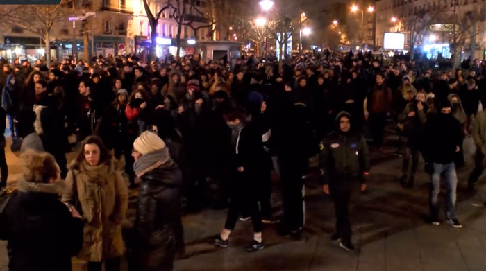 Νύχτα ταραχών στο Παρίσι για την αστυνομική βία