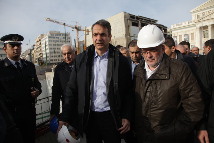 Περιοδεία Μητσοτάκη στον Πειραιά, επίσκεψη στα έργα του μετρό