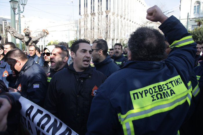 Στο Σύνταγμα οι πυροσβέστες, κατατέθηκε στη Βουλή η τροπολογία - εικόνα 6