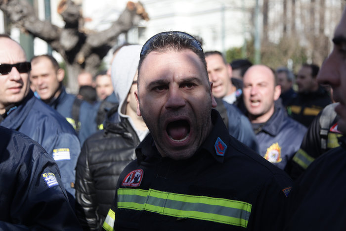 Στο Σύνταγμα οι πυροσβέστες, κατατέθηκε στη Βουλή η τροπολογία - εικόνα 7