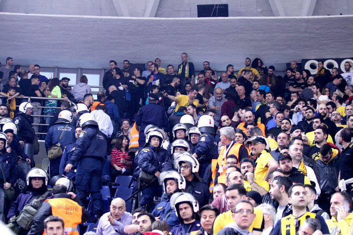 Επεισόδια στον τελικό κυπέλλου μπάσκετ ανάμεσα στον ΠΑΟ και τον Αρη - εικόνα 2
