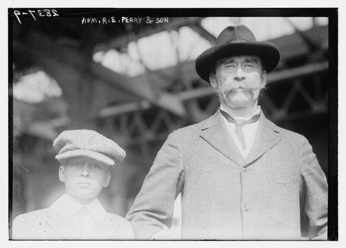 Με τον γιο του Robert Jr., το 1913