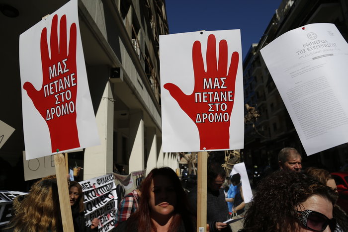 Ενταση και λιποθυμίες στο υπουργείο Υγείας [Εικόνες] - εικόνα 5