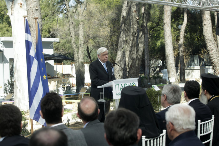Όταν ο Σάκης Ρουβάς συνάντησε τον Πρόεδρο της Δημοκρατίας [Εικόνες] - εικόνα 3