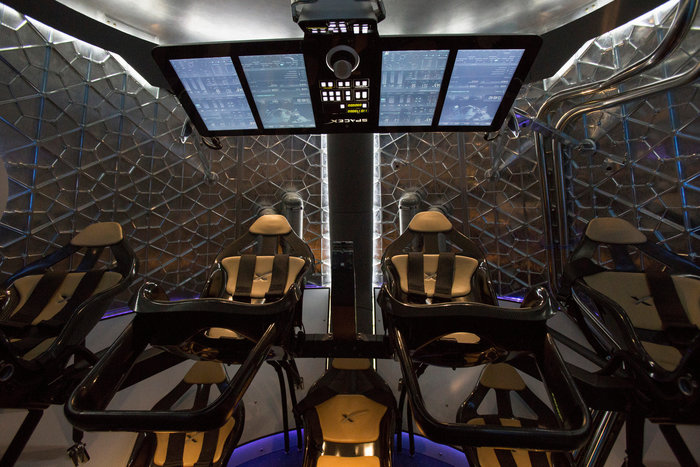 Η SpaceX στέλνει τους πρώτους «τουρίστες» στη Σελήνη