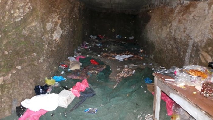 Κύκλωμα κρατούσε ομήρους 113 μετανάστες μέσα σε σπηλιές - εικόνα 4