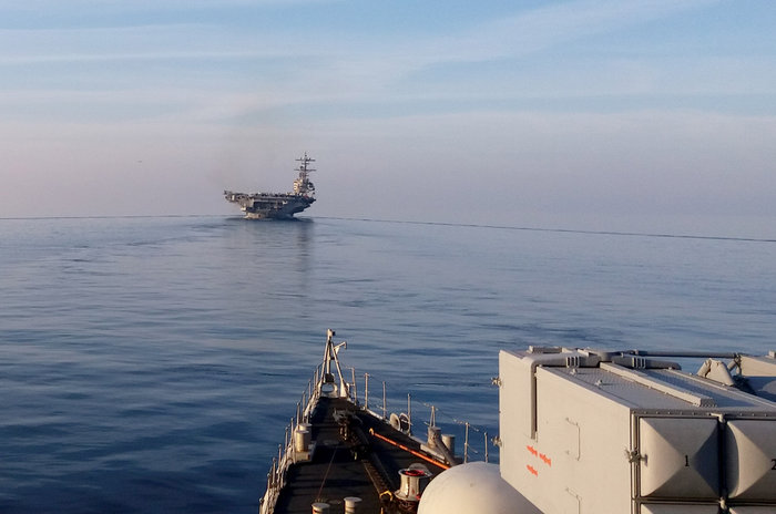 Ελληνική φρεγάτα κάνει άσκηση με το αεροπλανοφόρο George Bush
