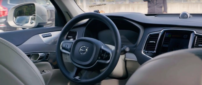 Αυτό το Volvo το αφήνεις έξω από το γκαράζ, μπαίνει μόνο του και παρκάρει!