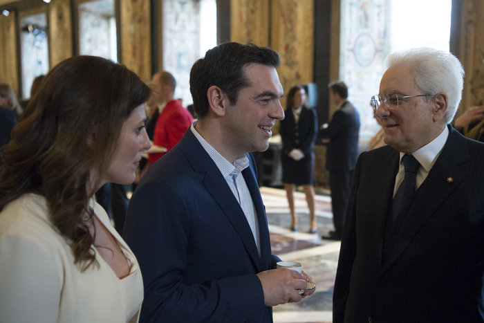 Γεύμα στη Ρώμη: Ο Αλέξης Τσίπρας στα μπλε και η Μπέτυ Μπαζιάνα στα λευκά - εικόνα 2