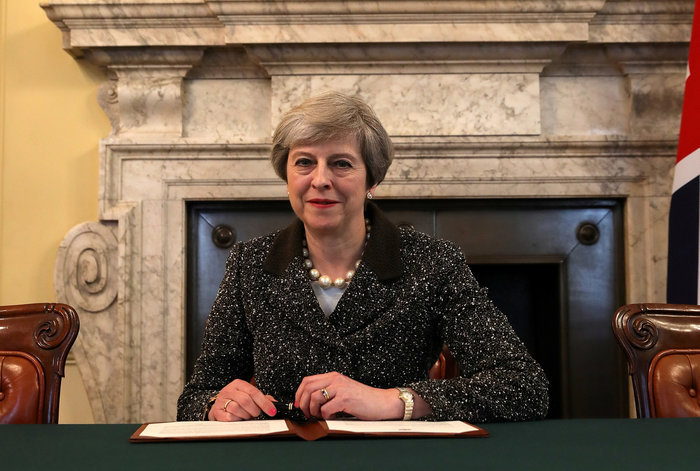 Η Μέι ενεργοποιεί το Αρθρο 50 για το Brexit -Στέλνει επιστολή στον Τουσκ