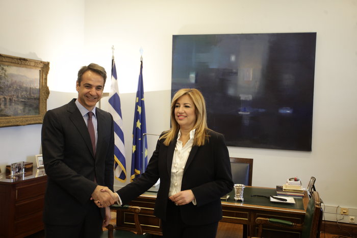 Το τετ α τετ του Κυριάκου με την Φώφη στη Βουλή