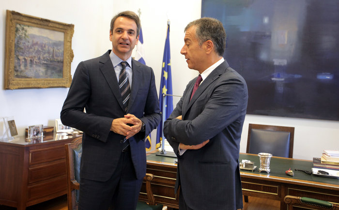 Τι συζήτησαν Μητσοτάκης και Θεοδωράκης στη Βουλή