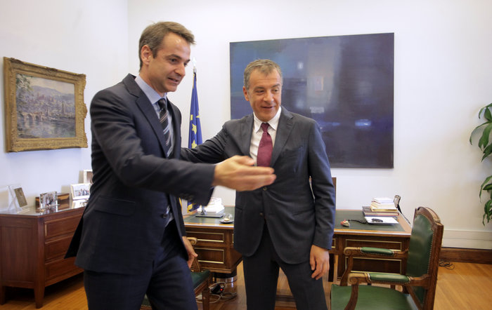 Τι συζήτησαν Μητσοτάκης και Θεοδωράκης στη Βουλή - εικόνα 2