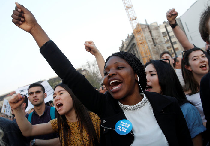 Ουγγαρία: Πέρασε ο νόμος για το κλείσιμο το πανεπιστήμιου του Τζορτζ Σόρος - εικόνα 2