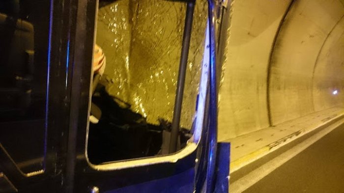 Φωτογραφίες σοκ από την καραμπόλα του λεωφορείου με μαθητές - εικόνα 2