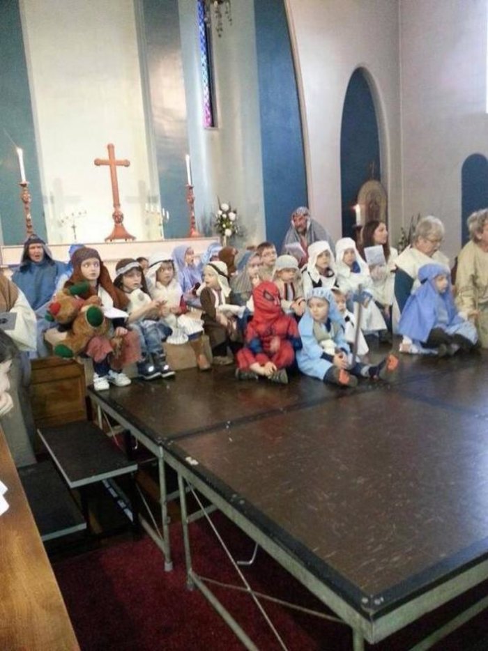 Όταν ντύνεσαι Spiderman για να παίξει στον Ιησού από την Ναζαρέτ