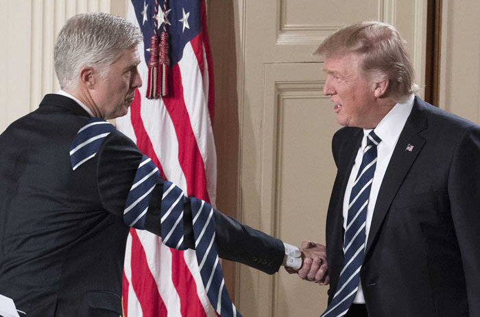 To Twitter σε μεγάλα κέφια: «Αγάπη μου μεγένθυνα τις γραβάτες του Τραμπ» - εικόνα 17