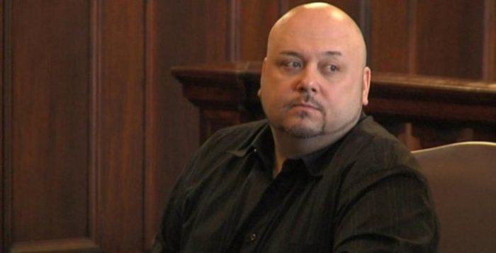 Κατηγορούμενος για βιασμό 10χρονης και τριπλή δολοφονία βουτάει στο κενό - εικόνα 2