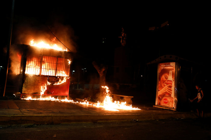 Η Βενεζουέλα στις φλόγες: Νεκρός 13χρονος σε διαδηλώσεις κατά του Μαδούρο - εικόνα 2