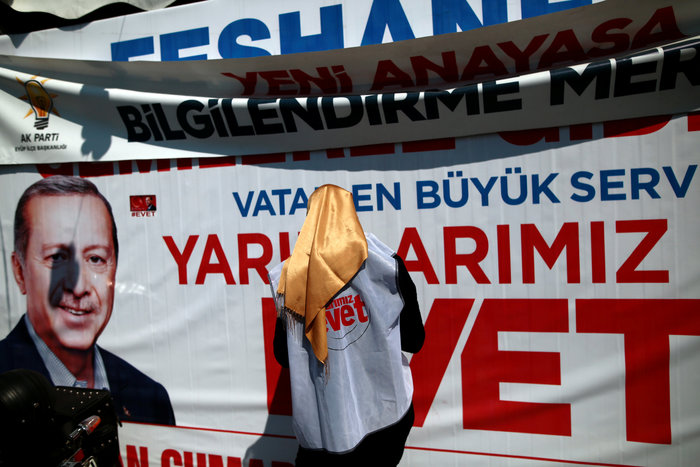 Εβετ ή Χαγίρ: Στις κάλπες σήμερα η Τουρκία για το δημοψήφισμα - εικόνα 5