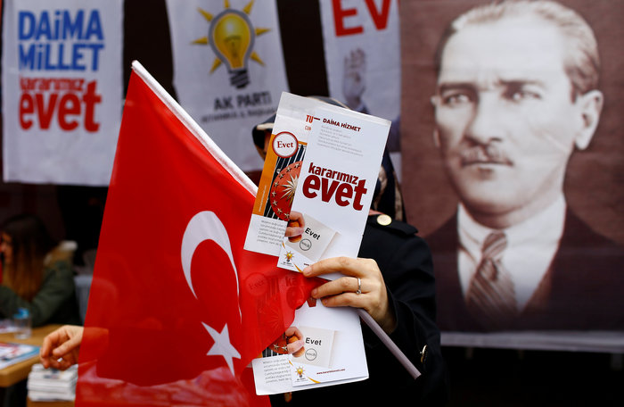 Εβετ ή Χαγίρ: Στις κάλπες σήμερα η Τουρκία για το δημοψήφισμα - εικόνα 7