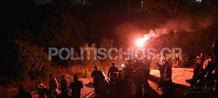 Και φέτος έγινε ο "πόλεμος" στη Χίο αλλά με λιγότερες ρουκέτες
