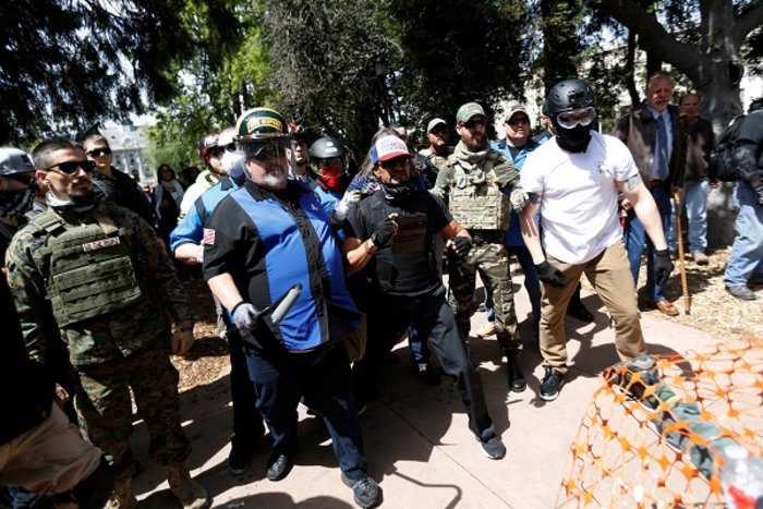 Άγριες οδομαχίες και συγκρούσεις στην Καλιφόρνια για τον Τραμπ (ΒΙΝΤΕΟ) - εικόνα 5