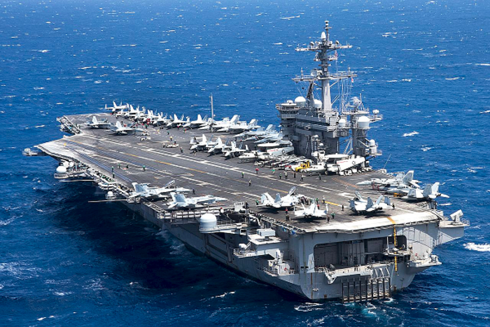 Tο αεροπλανοφόρο USS Carl Vinson στη Νότια Κορέα