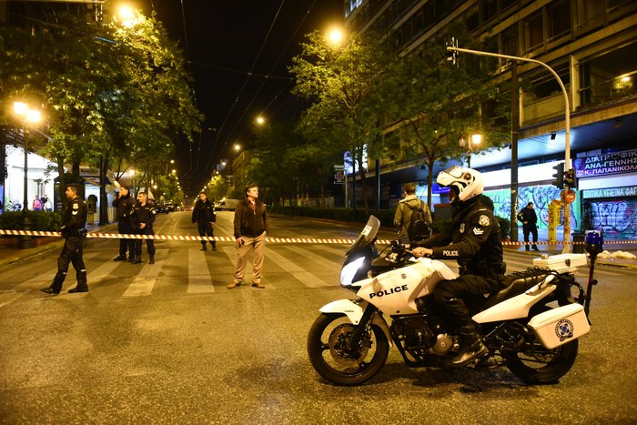 Εκρηξη βόμβας σε τράπεζα στο κέντρο της Αθήνας
