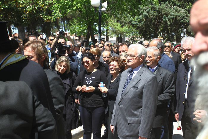 Ράγισαν καρδιές στην κηδεία του άτυχου ταγματάρχη στη Λάρισα - εικόνα 2