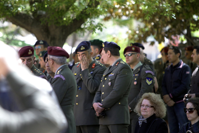 Ράγισαν καρδιές στην κηδεία του άτυχου ταγματάρχη στη Λάρισα - εικόνα 10