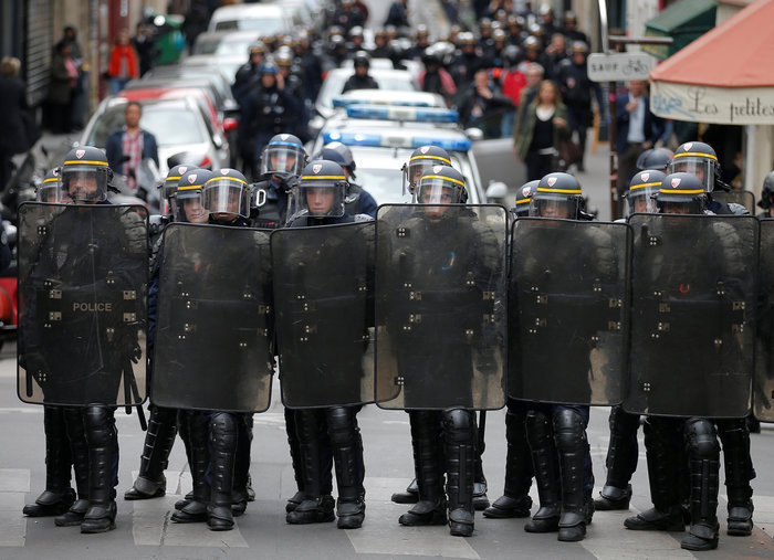 Επεισόδια στο Παρίσι, συγκρούσεις αναρχικών με την αστυνομία - εικόνα 2