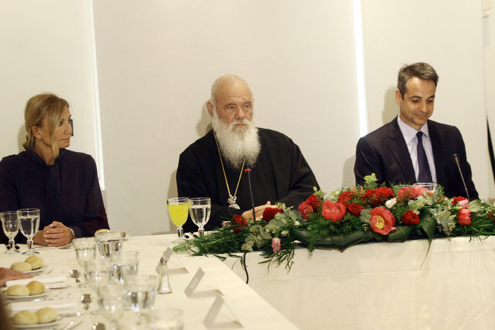 Μπροστά στον Ιερώνυμο ο Κυριάκος «κάρφωσε» άγρια τον Τσίπρα
