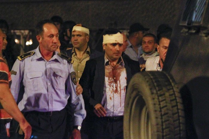 Xάος στη Βουλή των Σκοπίων: Εθνικιστές ξυλοκόπησαν βουλευτές