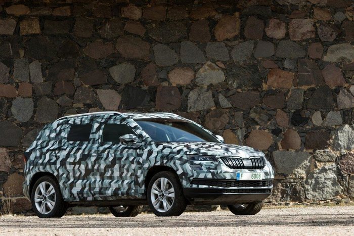 Φωτογραφικό teaser από τη Skoda για το νέο compact SUV "KAROQ" - εικόνα 2