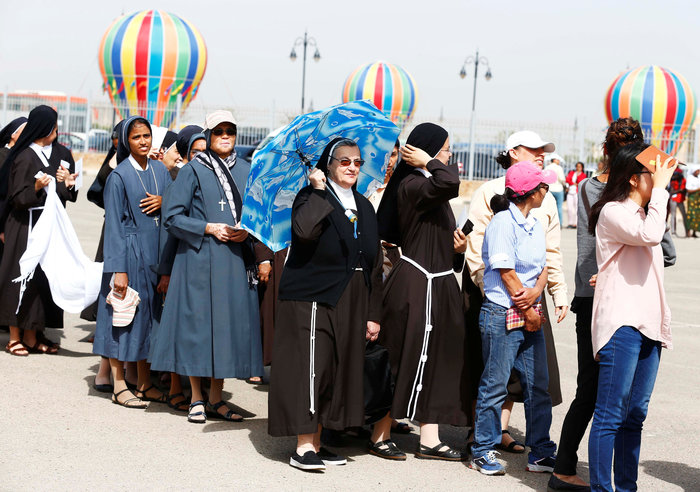Xιλιάδες στην λειτουργία του Πάπα στο Κάιρο [ΕΙΚΟΝΕΣ]
