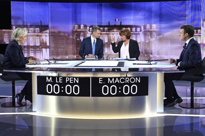 Γαλλικό ντιμπέιτ: Ανετη νίκη του Μακρόν έναντι της Λεπέν είδαν οι αναλυτές