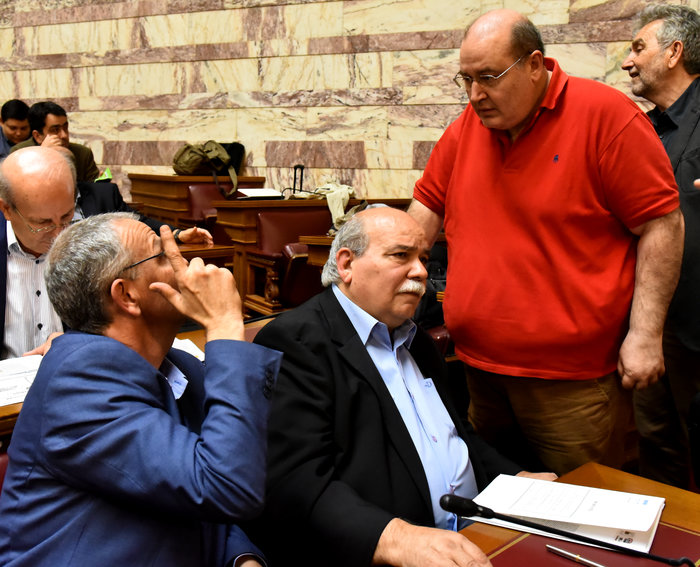 Ο Φίλης τα έβαλε με τον Τσακαλώτο για το υπερπλεόνασμα - εικόνα 3