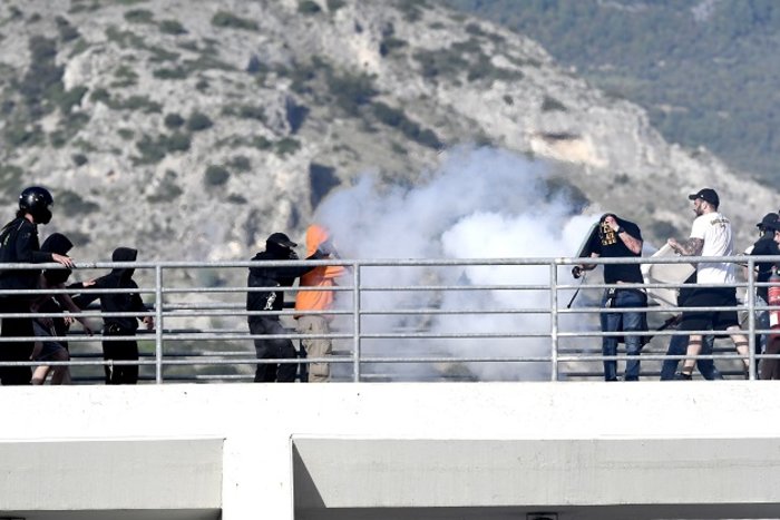 Με μαχαίρια λοστούς και ζώνες! Ένας τελικός ντροπής και βίας - εικόνα 23