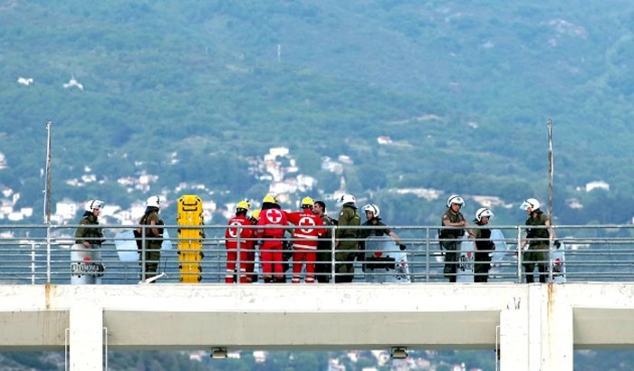 Με μαχαίρια λοστούς και ζώνες! Ένας τελικός ντροπής και βίας - εικόνα 39