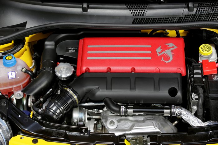 Abarth 595 Pista: Ολα τα μωρά στην πίστα με εκκίνηση τις 21.000€ - εικόνα 3