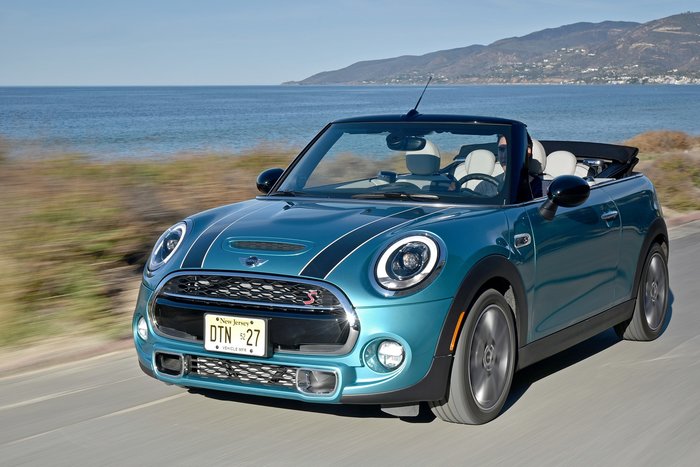 Διάλεξε ένα από τα 100 MINI με όφελος έως 4.500€ και χαμογέλα!