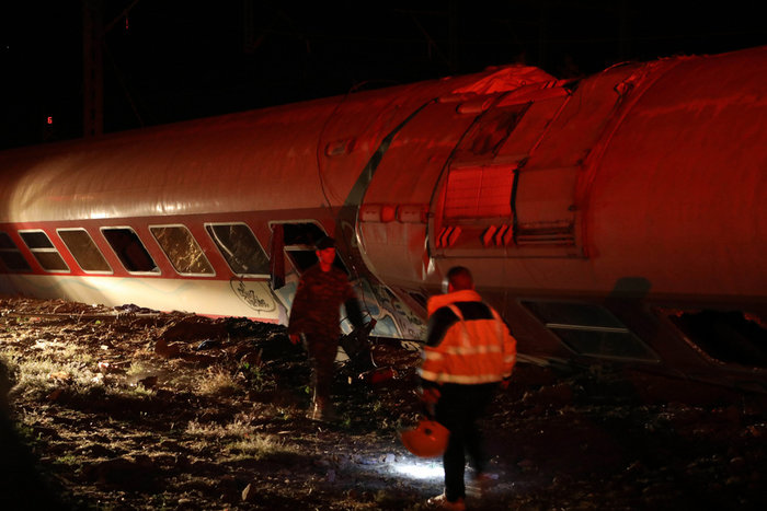 Τρεις νεκροί και 10 τραυματίες από τον εκτροχιασμό τρένου στο Άδενδρο - εικόνα 6