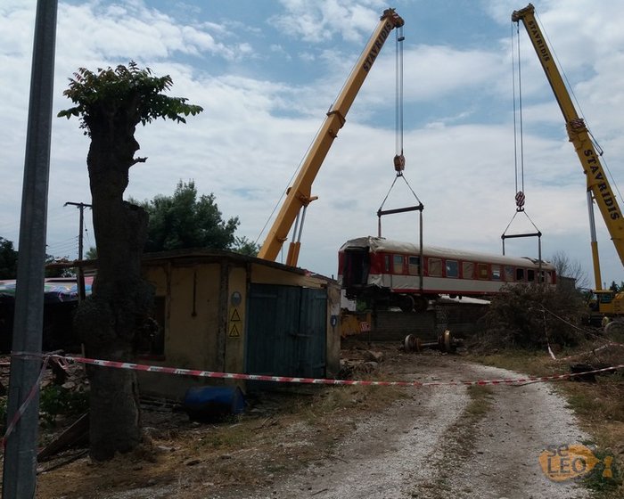 Άδενδρο: Απομακρύνθηκε και το τρίτο βαγόνι του μοιραίου τρένου