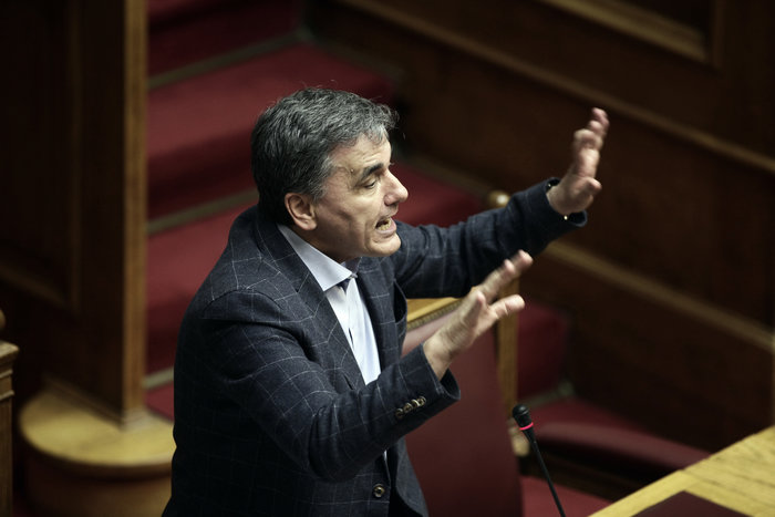 Μετωπική στη Βουλή για τα νέα μέτρα, Survivor στην κοινωνία - εικόνα 6