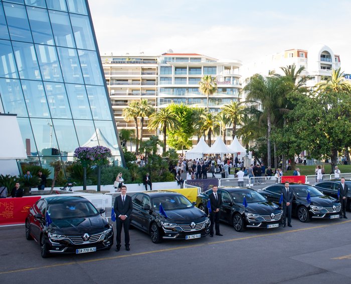 Μοντέλα σε κόκκινο χαλί: Φεστιβάλ Καννών ή Φεστιβάλ ...Renault;