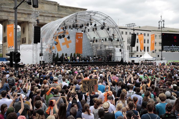 Η «επιστροφή» του Ομπάμα στην  Ευρώπη με εμφάνιση σταρ - εικόνα 4