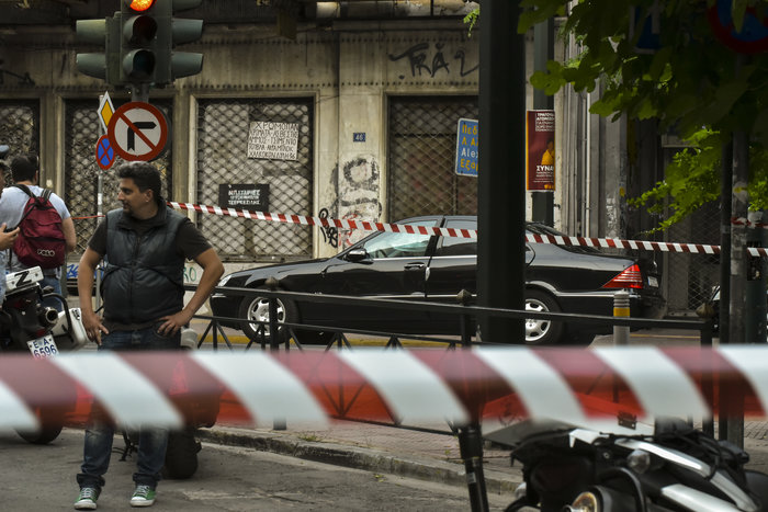 Οι πρώτες φωτογραφίες από το σημείο της επίθεσης κατά του Λουκά Παπαδήμου - εικόνα 6
