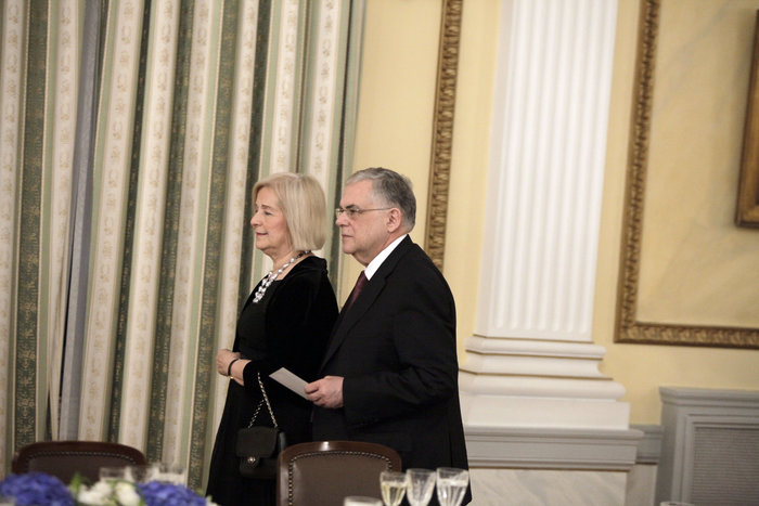 Αφοπλίζει η σύζυγος Παπαδήμου: «Γιατί αυτό; Θυσίασε πολλά για την Ελλάδα» - εικόνα 2