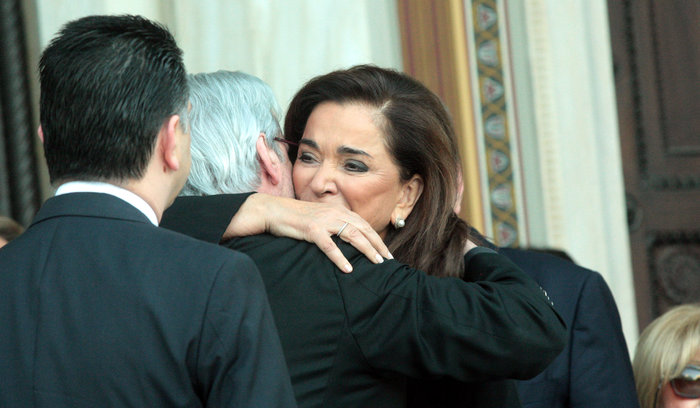 Συγκίνηση και σιωπή στην άφιξη της σορού του Κωνσταντίνου Μητσοτάκη - εικόνα 7